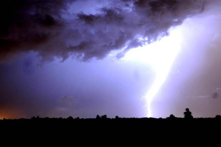 Fulmine dopo un temporale (Fotogramma)